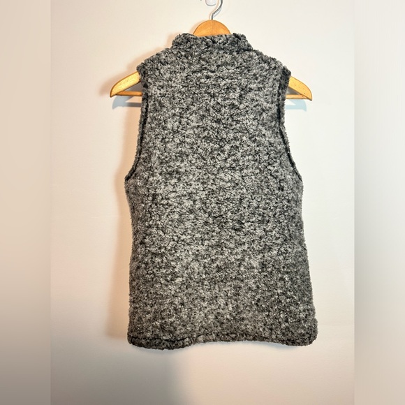 Maurice’s - Women’s Reversible Plaid and Sherpa Vest - Size Small - Picture 7 of 8